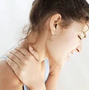 Cervical osteochondrose leads to the tightening of nerves on the neck